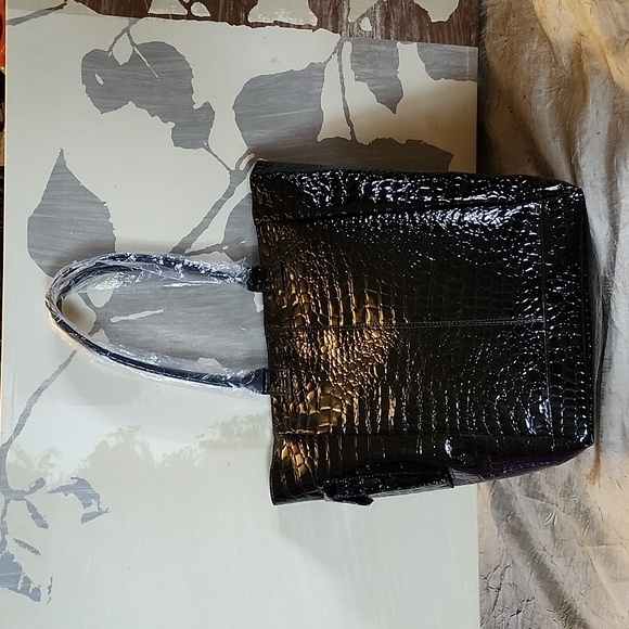 NWOT Buxton Style Bag and Accessories - Picture 1 of 16